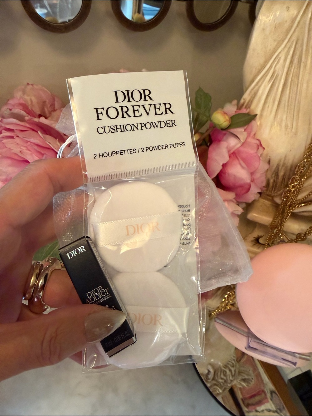 Dior Parfum Pink Round Luxury Silicon beauty case, Lippy, powder sponges, dusty - Picture 2 of 16